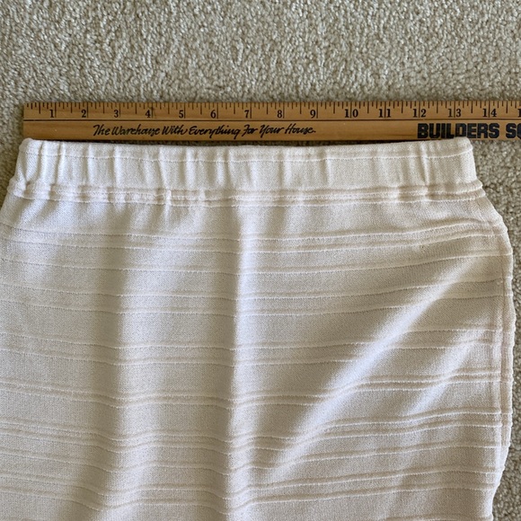 Nice vintage St. John cream tank top and skirt with Lacey edge, P - Picture 7 of 14